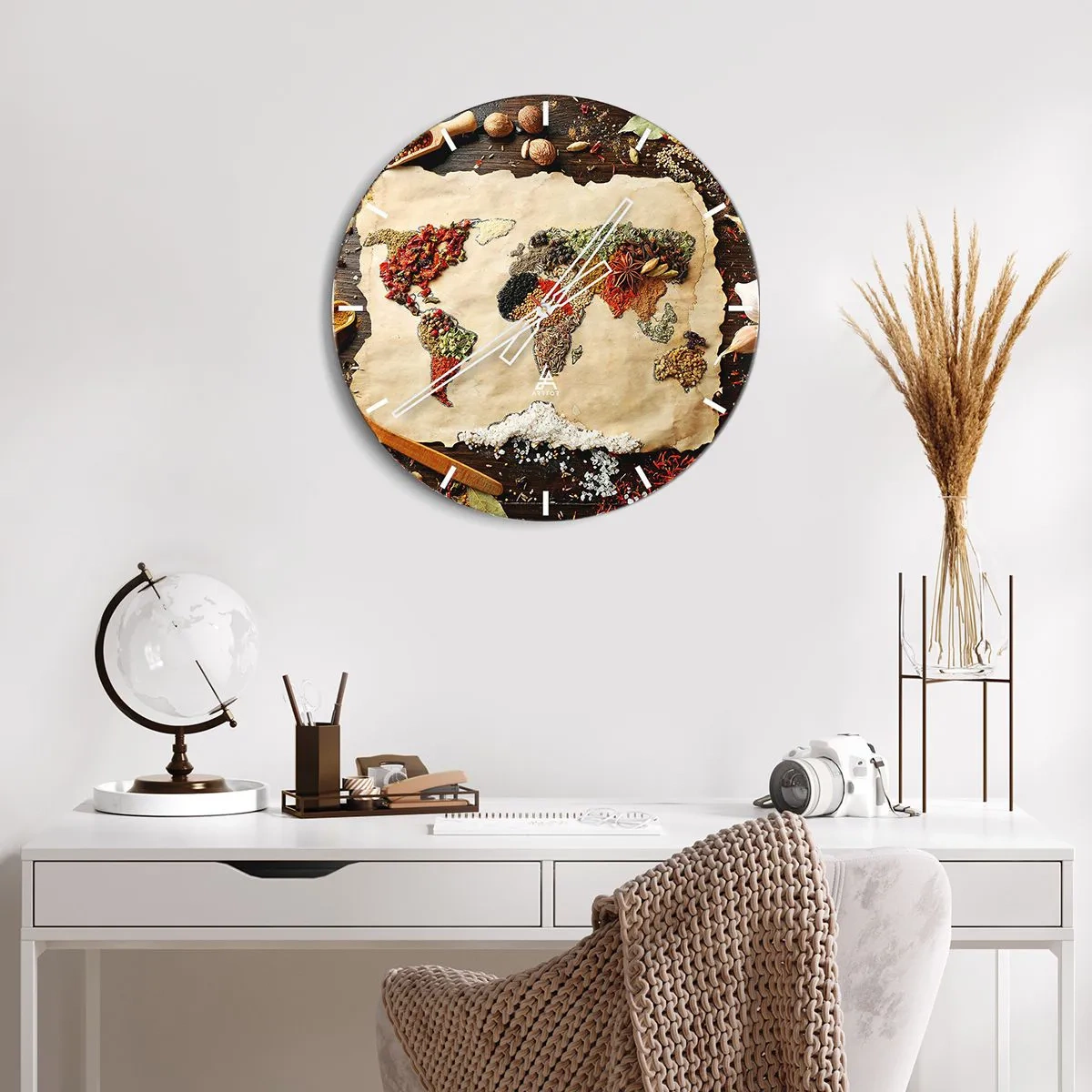 Horloge murale - Pendule murale - Carte du monde faite d'épices sur fond de bois - 30x30cm - Toutes les saveurs du monde - Décoration murale moderne pour le salon, la cuisine et la chambre ARTTOR