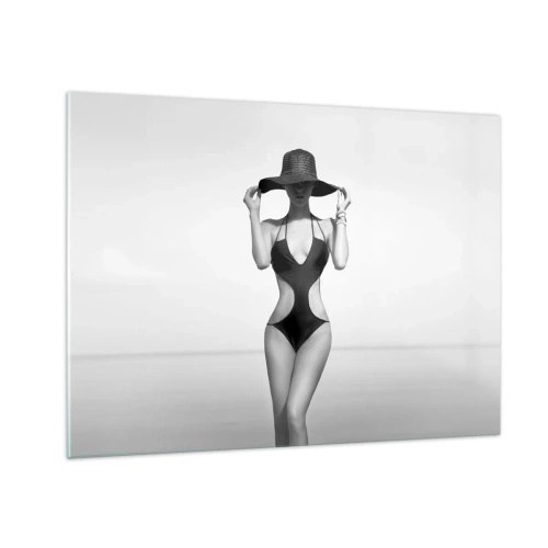 Impression sur verre - Image sur verre - Une femme en maillot de bain noir et chapeau contre la mer - 70x50cm - Mon prénom? Élégance - Décoration murale moderne pour le salon et la chambre ARTTOR