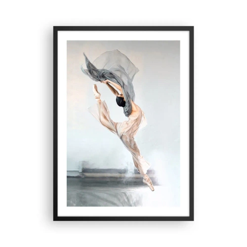 Affiche dans un cadre noir - Poster - Une ballerine dansant avec un châle délicat sur un fond clair - 50x70cm - Dans le ravissement de la danse - Décoration murale moderne pour le salon et la chambre ARTTOR