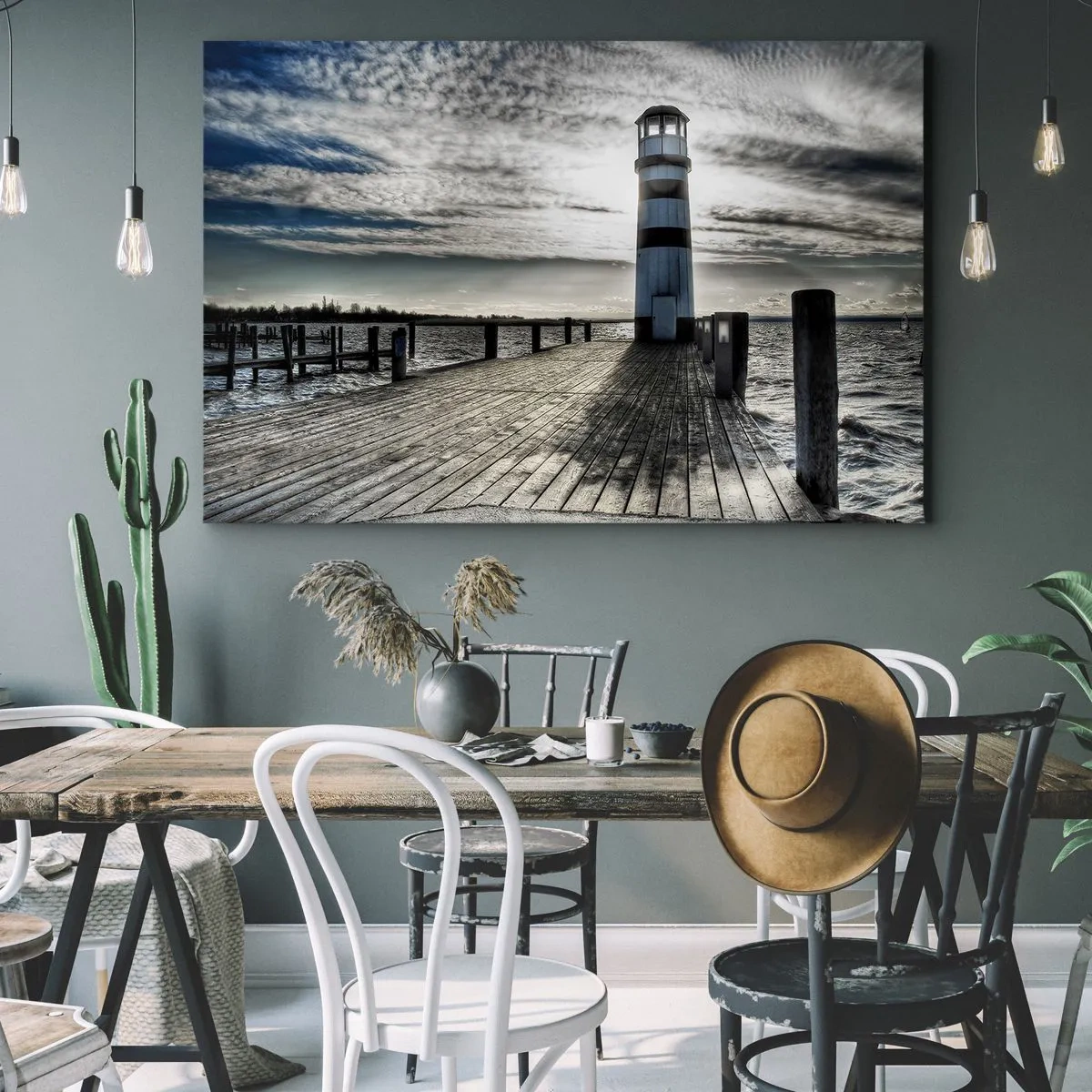 Impression sur toile - Image sur toile - Phare sur une jetée en bois surplombant la mer. - 70x50cm - Marins, je vous attend - Décoration murale moderne pour le salon et la chambre ARTTOR