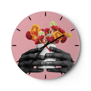 Horloge murale - Pendule murale - Mains tenant un bouquet de fleurs colorées sur fond rose - 30x30cm - Apothéose de la vie - Décoration murale moderne pour le salon, la cuisine et la chambre ARTTOR