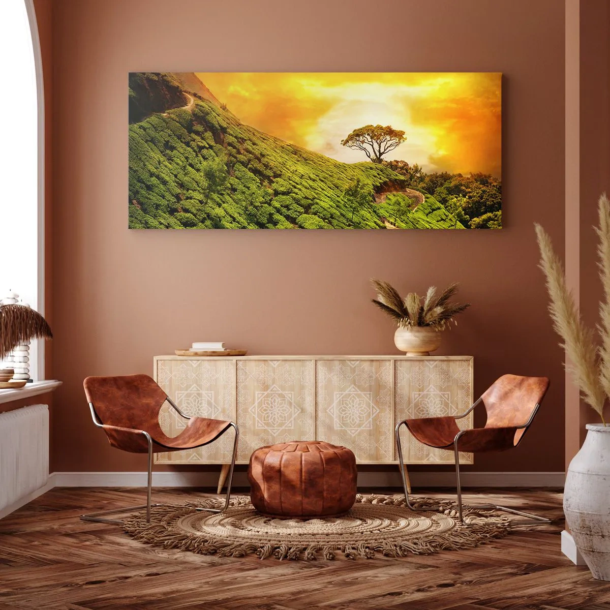 Impression sur toile - Image sur toile - Collines verdoyantes de plantations de thé au coucher du soleil - 140x50cm - Un chemin sinueux, une pente verte - Décoration murale moderne pour le salon et la chambre ARTTOR
