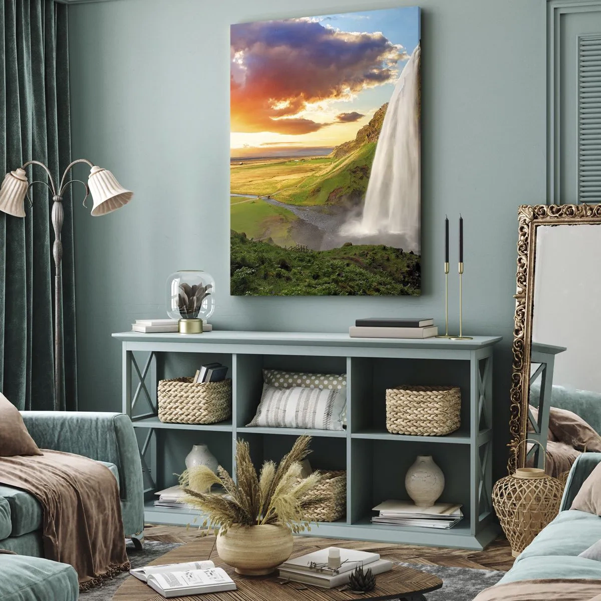 Impression sur toile - Image sur toile - Une cascade dans un paysage pittoresque au coucher du soleil - 70x100cm - La plénitude de l'été islandais - Décoration murale moderne pour le salon et la chambre ARTTOR