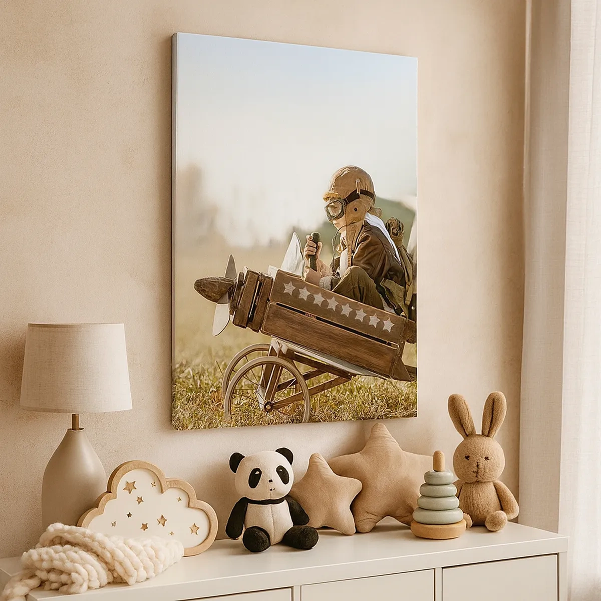 Impression sur toile - Image sur toile - Un enfant dans un avion jouet avec un champ en arrière-plan - 50x70cm - Départ vers un rêve - Décoration murale moderne pour le salon et la chambre ARTTOR