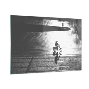 Impression sur verre - Image sur verre - Homme à vélo à travers la ville, reflet dans l'eau, photo en noir et blanc - 100x70cm - Devant moi, à travers la ville - Décoration murale moderne pour le salon et la chambre ARTTOR