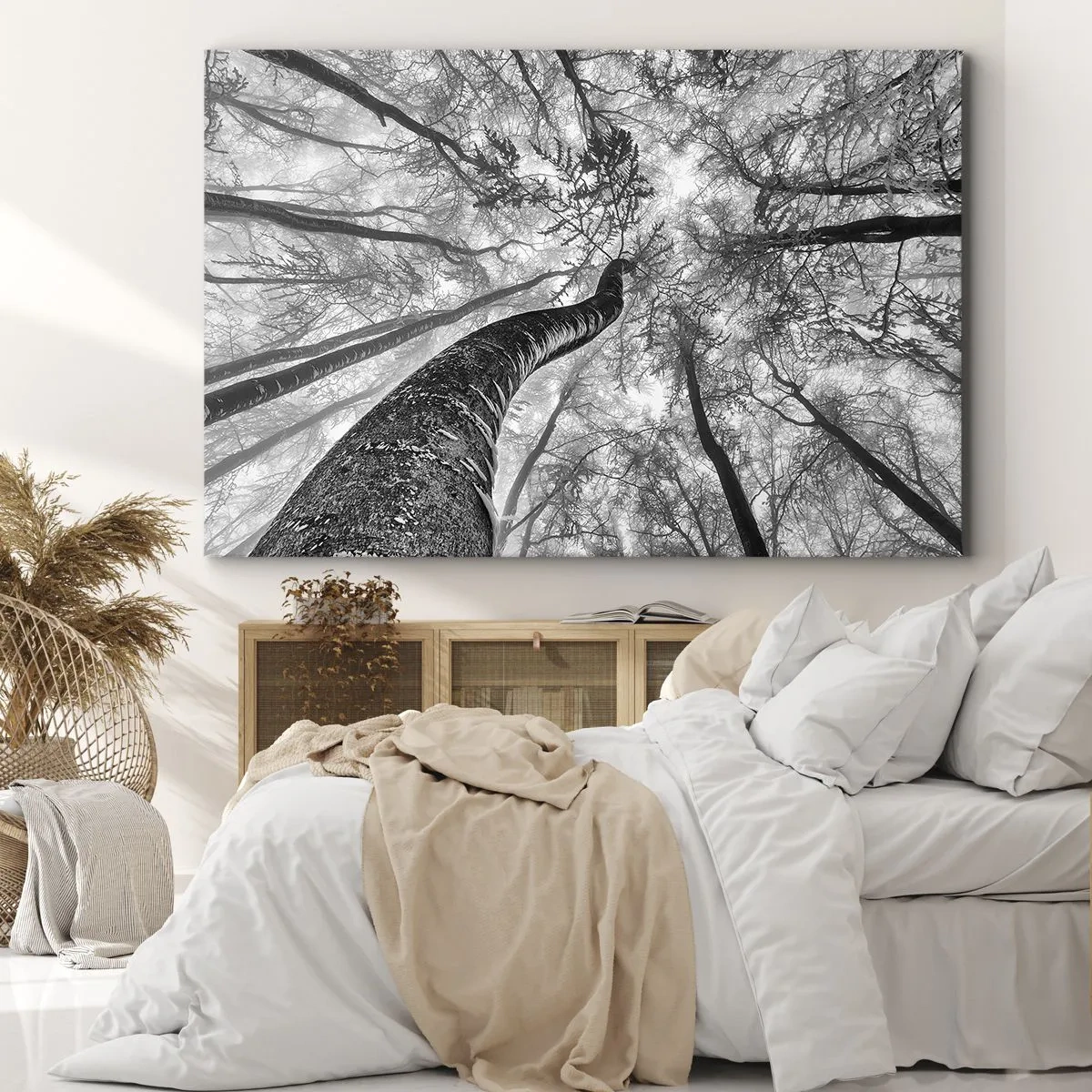 Impression sur toile - Image sur toile - Perspective d'arbres dans une forêt vue d'en bas en nuances de gris - 120x80cm - Course vers la lumière - Décoration murale moderne pour le salon et la chambre ARTTOR