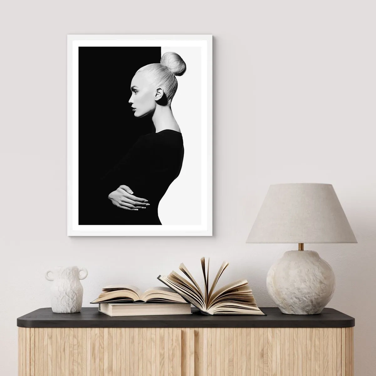 Affiche dans un cadre blanc - Poster - Tout simplement une femme - 61x91 cm