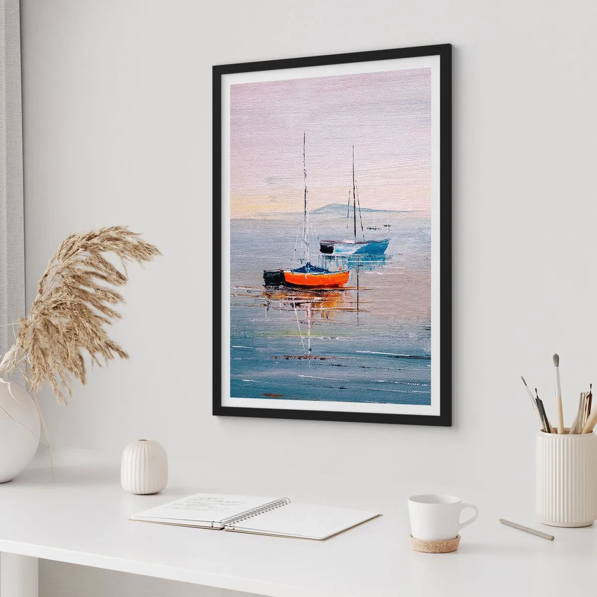 Affiche dans un cadre noir - Poster - Voiliers sur eau calme - 50x70cm - Un repos bien mérité - Décoration murale moderne pour le salon et la chambre ARTTOR