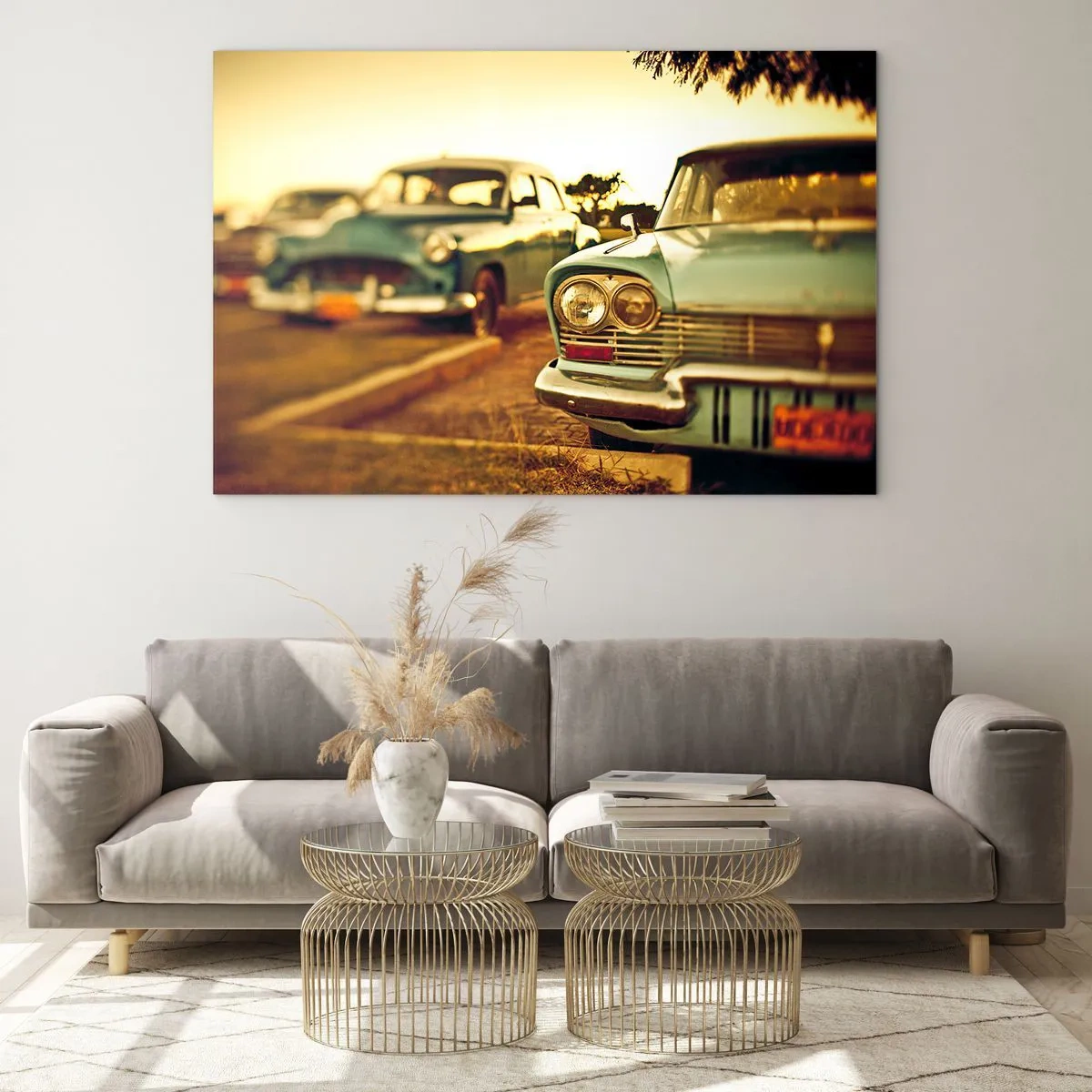 Impression sur verre - Image sur verre - Voitures rétro dans la chaude lumière du coucher de soleil - 70x50cm - Nous attendrons et verrons - Décoration murale moderne pour le salon et la chambre ARTTOR