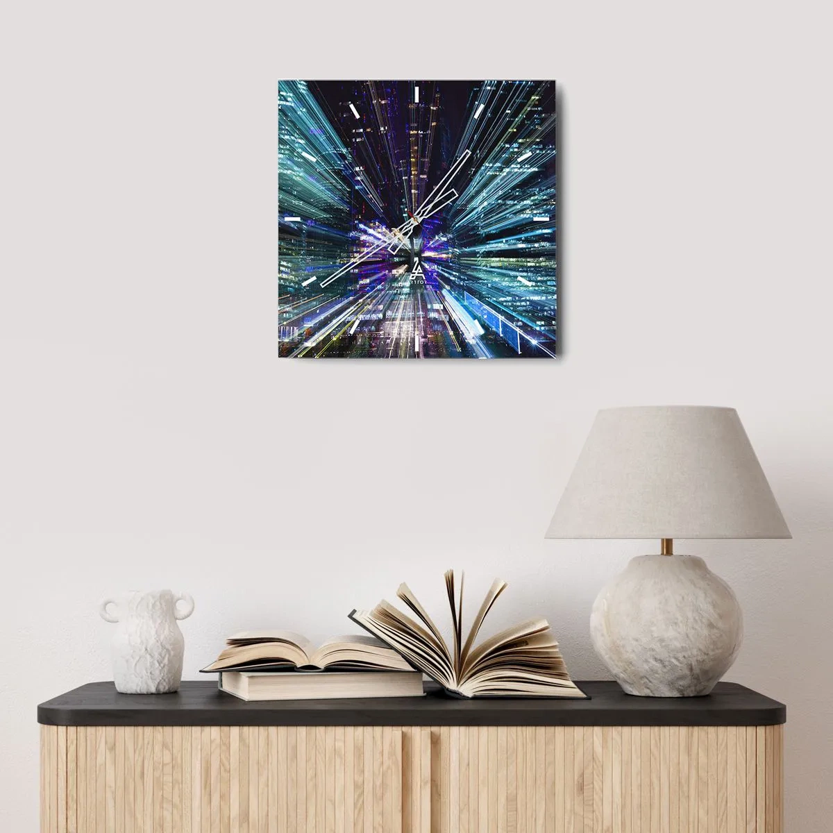 Horloge murale - Pendule murale - Vue dynamique de la ville la nuit avec un effet de lumière - 30x30cm - Transition vers l'hyperespace - Décoration murale moderne pour le salon et la chambre ARTTOR