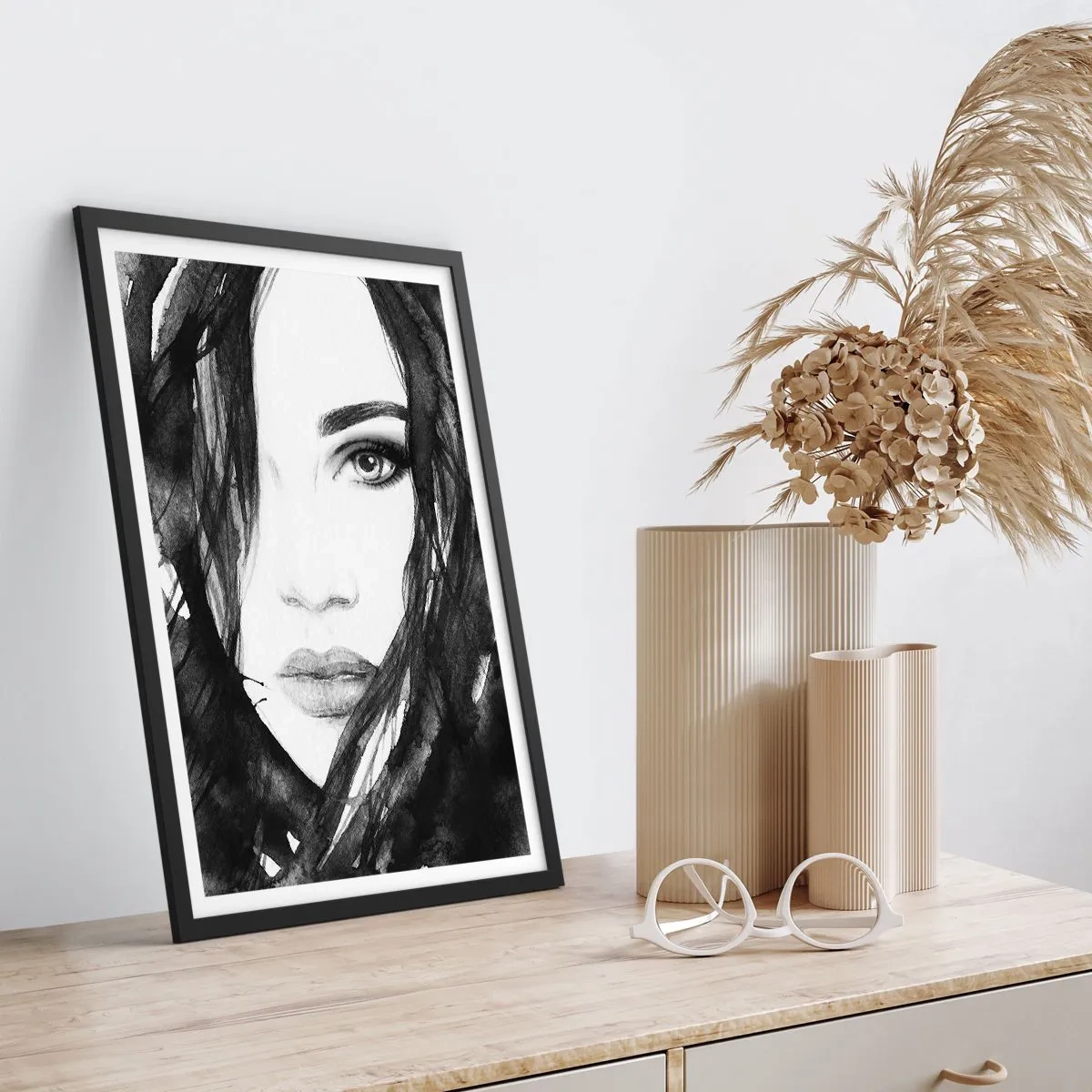 Affiche dans un cadre noir - Poster - Aquarelle noir et blanc d'un visage de femme - 50x70cm - Portrait d'une dame en noir et blanc - Décoration murale moderne pour le salon et la chambre ARTTOR