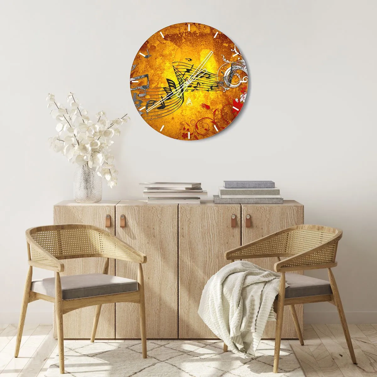 Horloge murale - Pendule murale - Fond doré avec des notes de musique et des éléments musicaux décoratifs - 30x30cm - Que la musique coule - Décoration murale moderne pour le salon, la cuisine et la chambre ARTTOR
