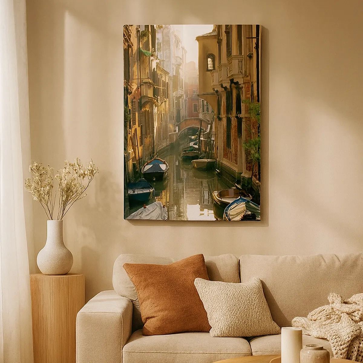 Impression sur toile - Image sur toile - Un canal pittoresque à Venise avec des bateaux et un pont - 50x70cm - Dans une ruelle vénitienne - Décoration murale moderne pour le salon et la chambre ARTTOR
