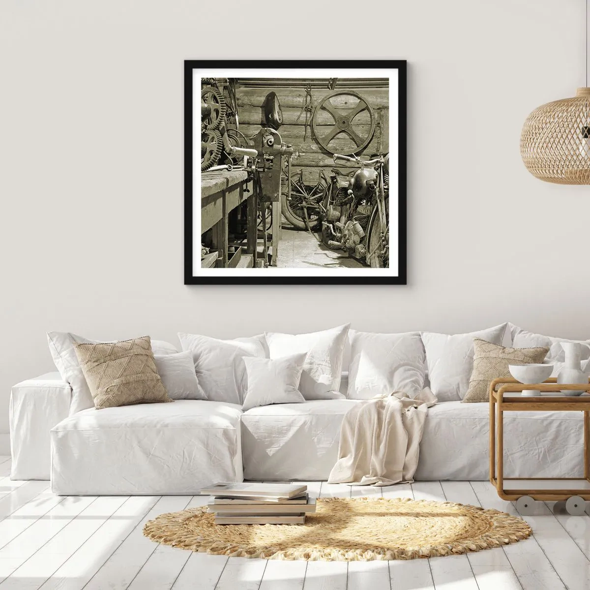 Affiche dans un cadre noir - Poster - Dans le hangar de l'oncle Władek - 50x50 cm