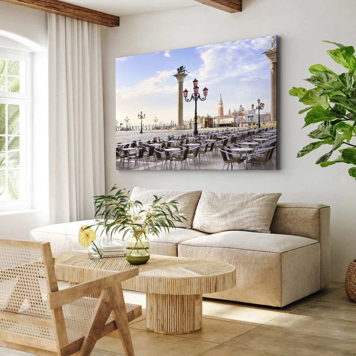 Impression sur toile - Image sur toile - Venise, vue de la place avec des colonnes et des tables de café - 120x80cm - Nous vous invitons, tout est prêt - Décoration murale moderne pour le salon et la chambre ARTTOR