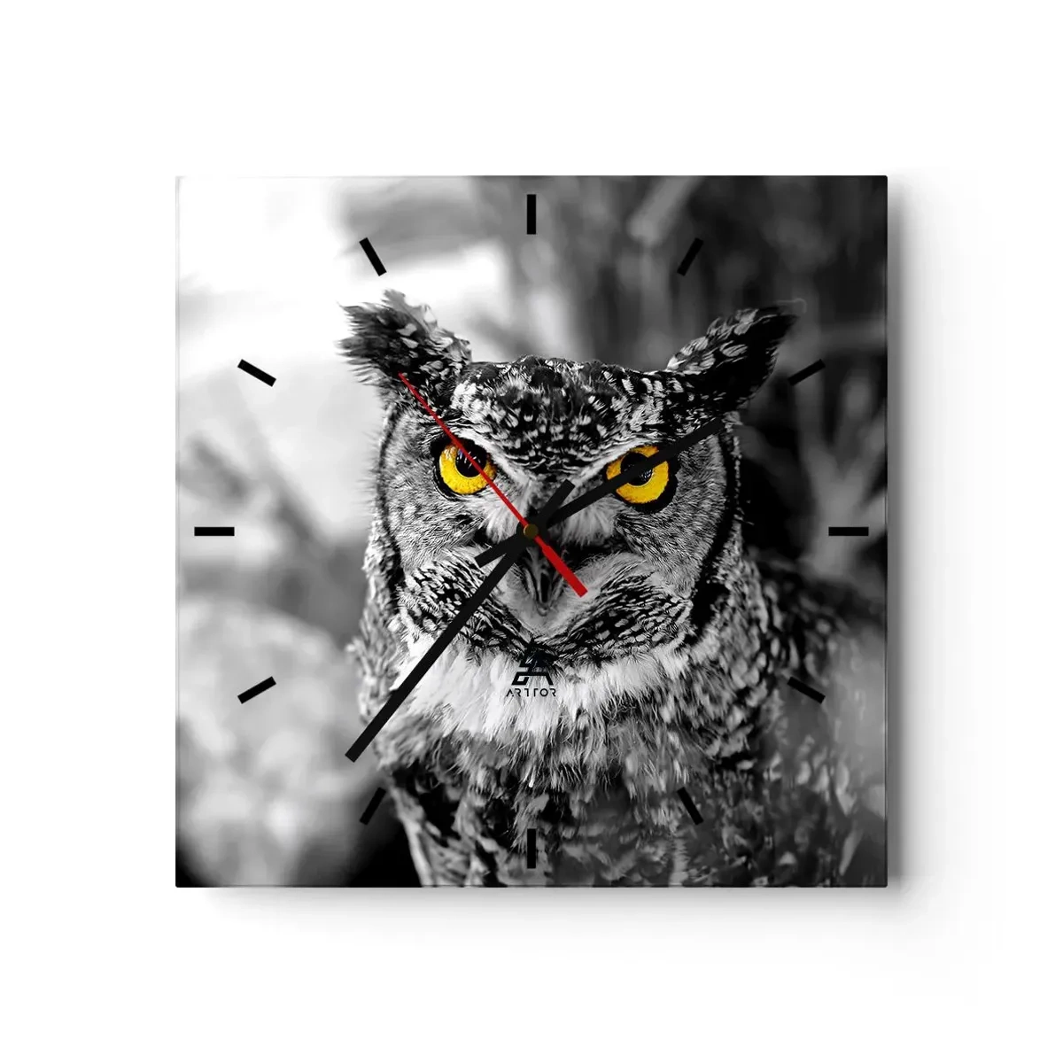 Horloge murale - Pendule murale - Une photo en noir et blanc d'un hibou aux yeux jaunes - 30x30cm - Rien ne se cachera - Décoration murale moderne pour le salon et la chambre ARTTOR