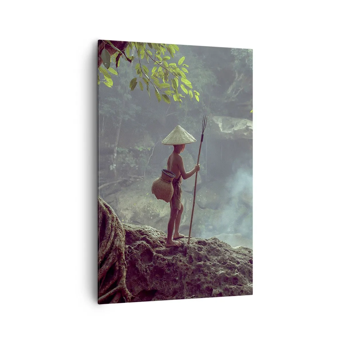 Impression sur toile - Image sur toile - Une figure avec une lance près d'une cascade dans une forêt tropicale - 80x120cm - Lier d'amitié avec la nature - Décoration murale moderne pour le salon et la chambre ARTTOR