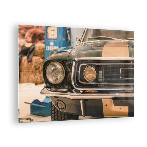 Impression sur verre - Image sur verre - Gros plan d'une voiture classique, Mustang, dans un atelier - 70x50cm - Rencontre avec une légende - Décoration murale moderne pour le salon et la chambre ARTTOR