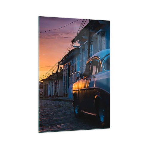 Impression sur verre - Image sur verre - Voiture et vélo rétro dans la rue à la lumière du soleil couchant - 70x100cm - Ici, le temps ralentit - Décoration murale moderne pour le salon et la chambre ARTTOR