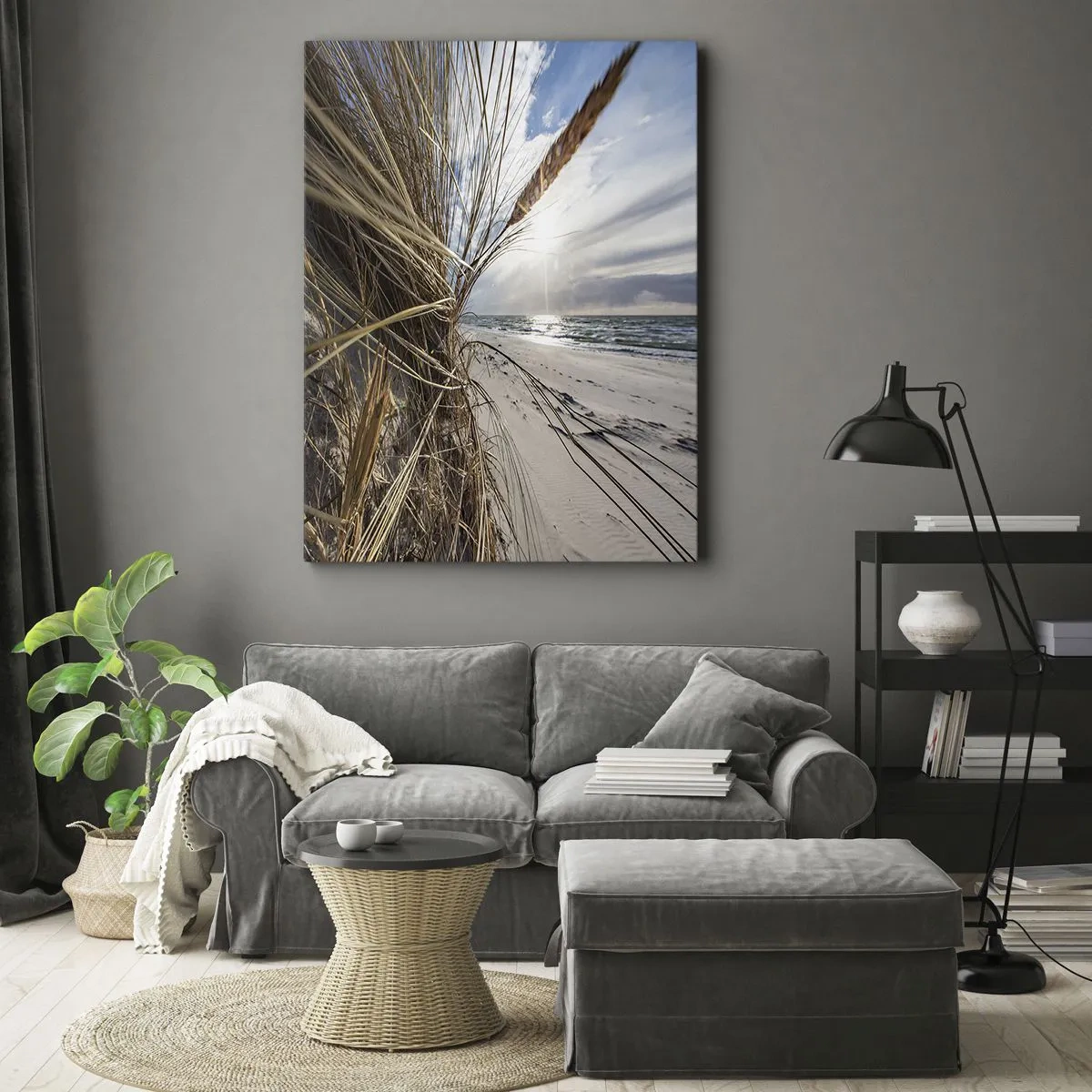 Impression sur toile - Image sur toile - Une plage avec de l'herbe sèche sur les dunes et une vue sur la mer - 70x100cm - Rencontre des éléments - Décoration murale moderne pour le salon et la chambre ARTTOR
