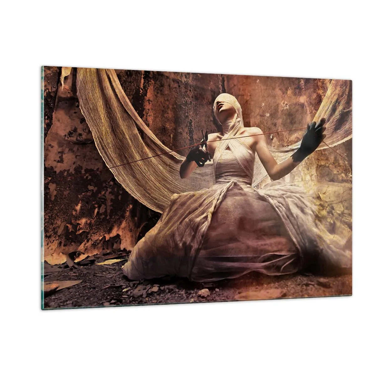Impression sur verre - Image sur verre - Une figure de femme dans un décor artistique avec des tissus - 120x80cm - Déesse du destin - Décoration murale moderne pour le salon et la chambre ARTTOR