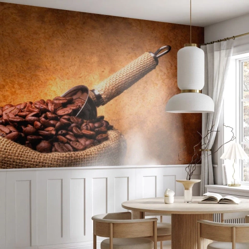 Papier Peint Photo Standard Eco - Un sac de grains de café et une cuillère en métal - 100x70cm - A la source de la saveur - Décoration murale moderne pour le salon et la chambre ARTTOR