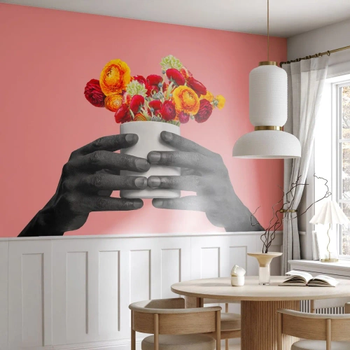 Papier Peint Photo Standard Eco - Mains noires et blanches tenant un bouquet de fleurs colorées - 100x70cm - Apothéose de la vie - Décoration murale moderne pour le salon et la chambre ARTTOR