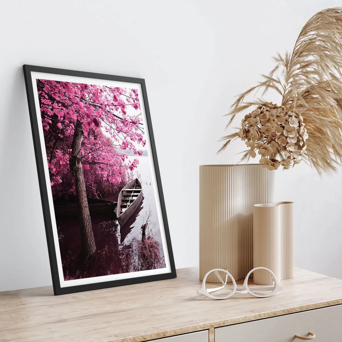 Affiche dans un cadre noir - Poster - Dans un silence rose - 40x50 cm