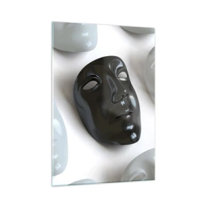Impression sur verre - Image sur verre - Un masque noir et blanc sur un fond de masques blancs sur fond clair - 50x70cm - Comment se démarquer ? - Décoration murale moderne pour le salon et la chambre ARTTOR