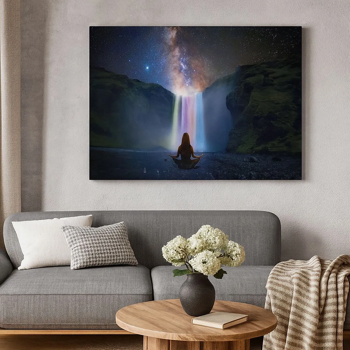 Impression sur toile - Image sur toile - Méditation devant une cascade parmi les étoiles - 70x50cm - Harmonie absolue - Décoration murale moderne pour le salon et la chambre ARTTOR