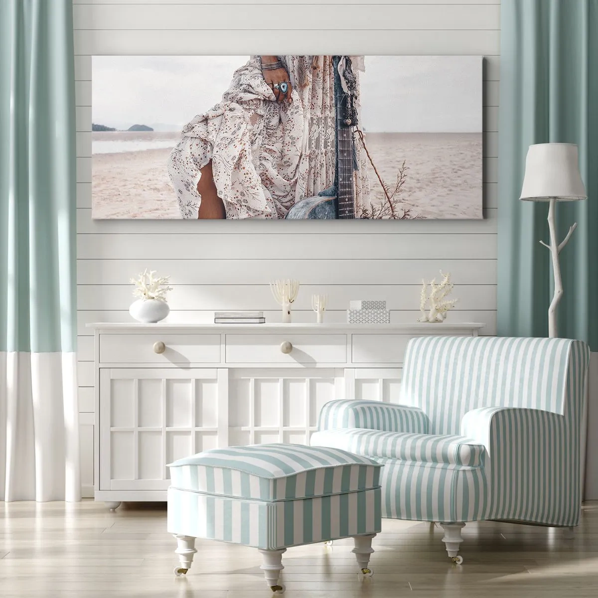 Impression sur toile - Image sur toile - Femme de style bohème avec guitare sur la plage - 160x50cm - Enfant de fleur en route - Décoration murale moderne pour le salon et la chambre ARTTOR