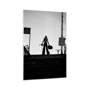 Impression sur verre - Image sur verre - Une figure de femme dans les escaliers en noir et blanc avec une atmosphère dynamique - 70x100cm - Pèlerinage urbain - Décoration murale moderne pour le salon et la chambre ARTTOR