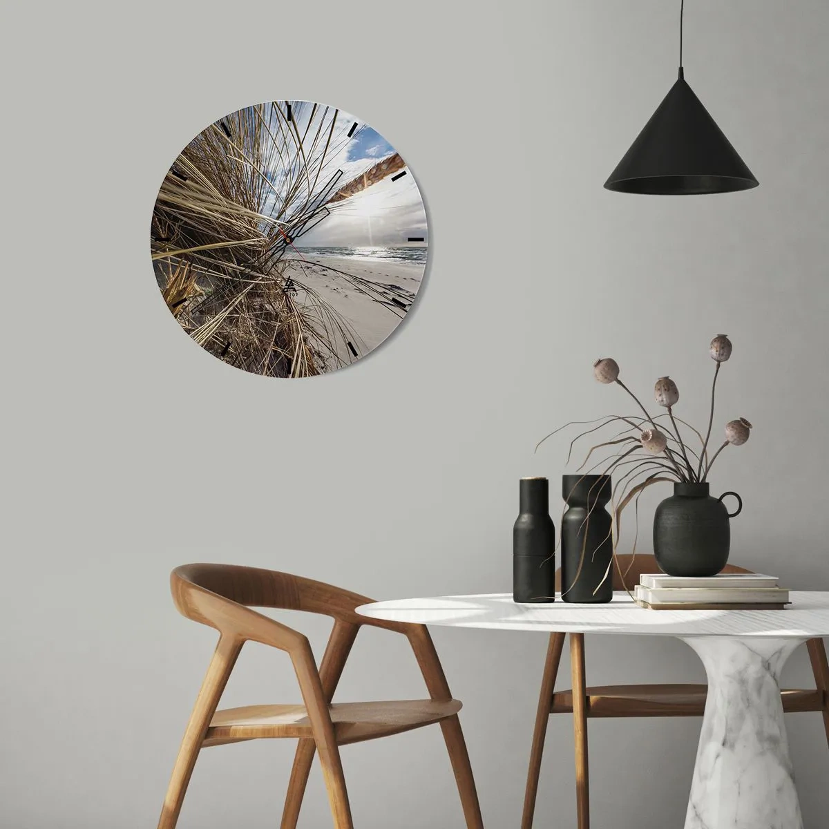 Horloge murale - Pendule murale - Paysage de plage avec vue sur la mer à travers l'herbe - 30x30cm - Rencontre des éléments - Décoration murale moderne pour le salon, la cuisine et la chambre ARTTOR