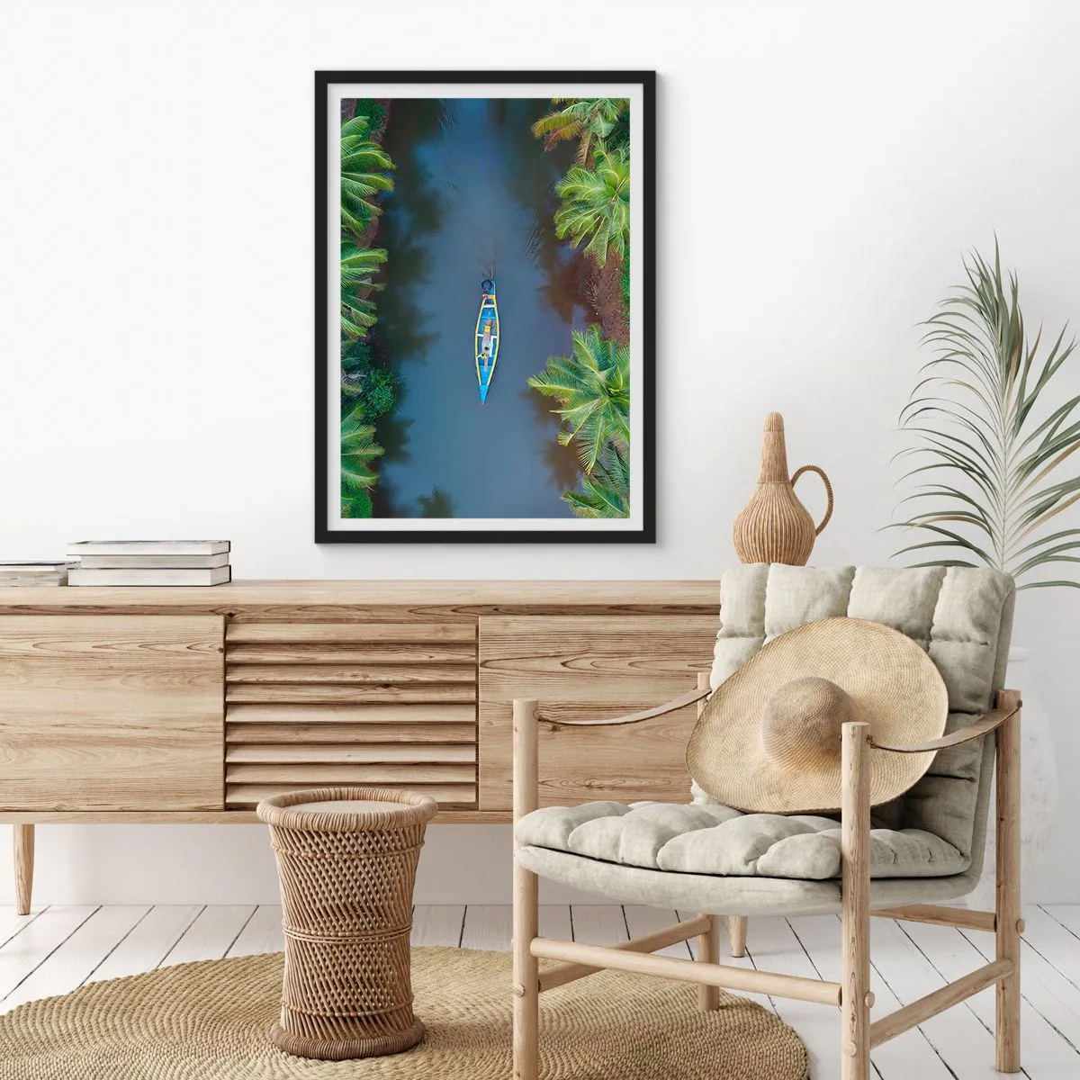 Affiche dans un cadre noir - Poster - Vue aérienne d'un bateau flottant sur une rivière tropicale - 50x70cm - Sur un sentier tropical - Décoration murale moderne pour le salon et la chambre ARTTOR