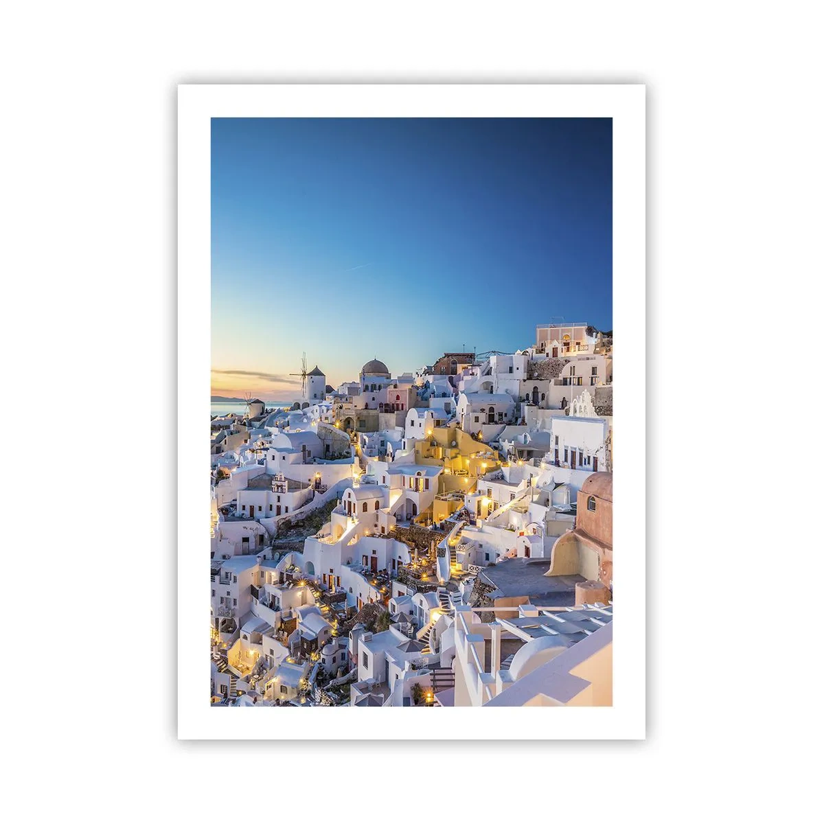 Affiche - Poster - Vue des maisons illuminées de Santorin au coucher du soleil - 50x70cm - L'essence de la grecque - Décoration murale moderne pour le salon et la chambre ARTTOR