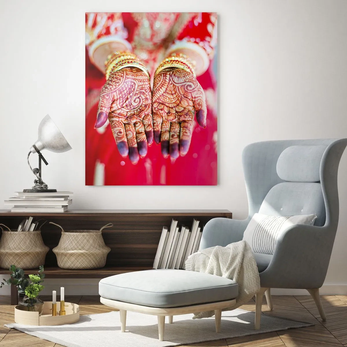 Impression sur verre - Image sur verre - Mains au henné en tenue traditionnelle sur fond rouge - 50x70cm - Prêt à saisir votre chance - Décoration murale moderne pour le salon et la chambre ARTTOR