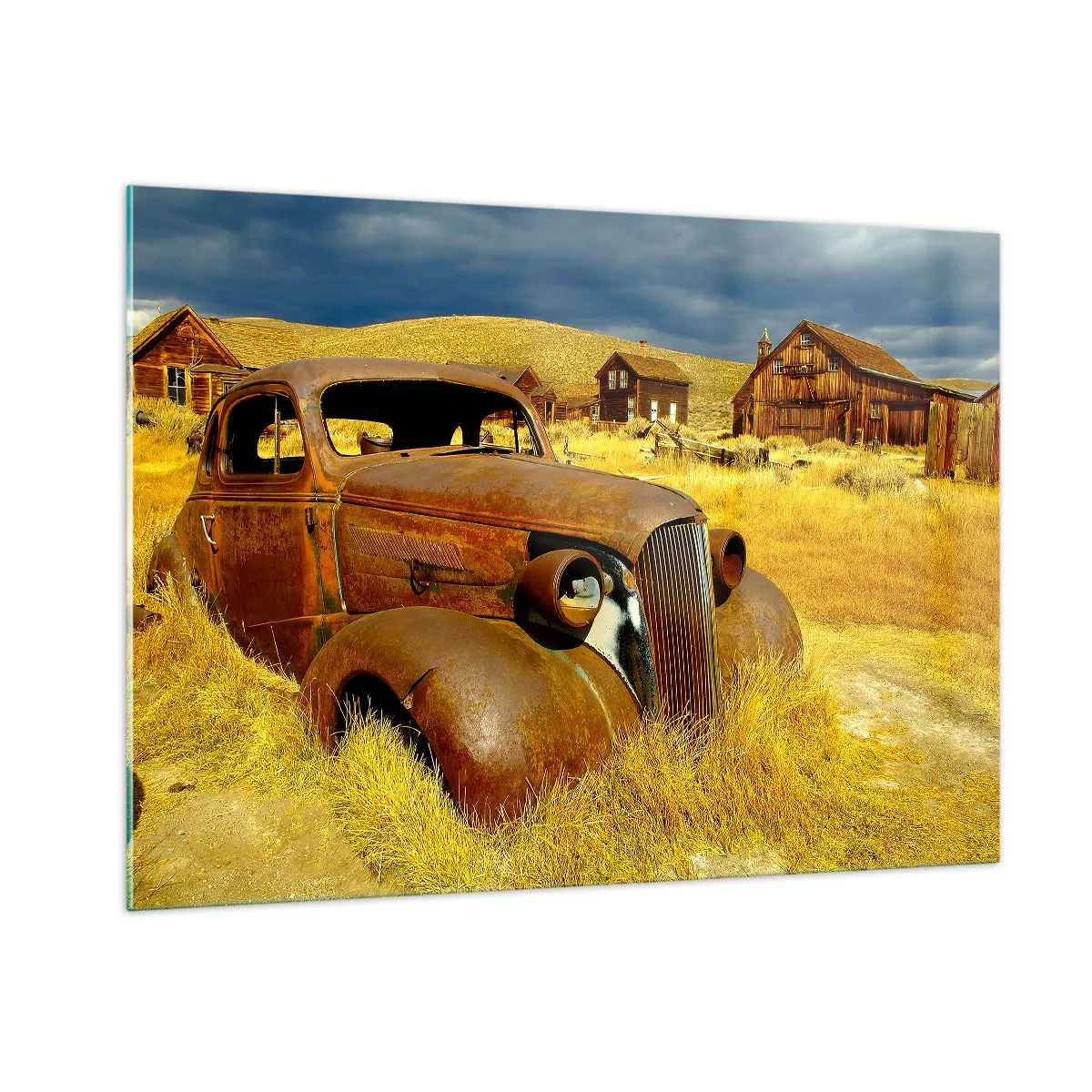 Impression sur verre - Image sur verre - Une voiture ancienne sur fond de village désert - 100x70cm - Repos bien mérité - Décoration murale moderne pour le salon et la chambre ARTTOR