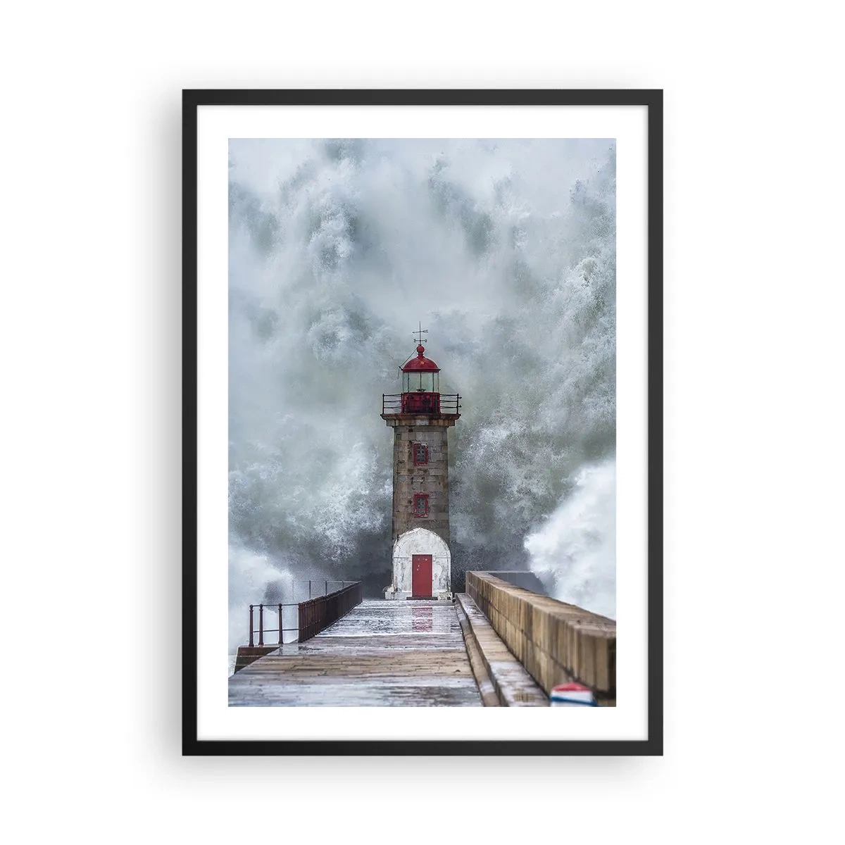 Affiche dans un cadre noir - Poster - Un phare entouré de vagues puissantes pendant une tempête - 50x70cm - Le rugissement des eaux, le bruit soufflera - Décoration murale moderne pour le salon et la chambre ARTTOR