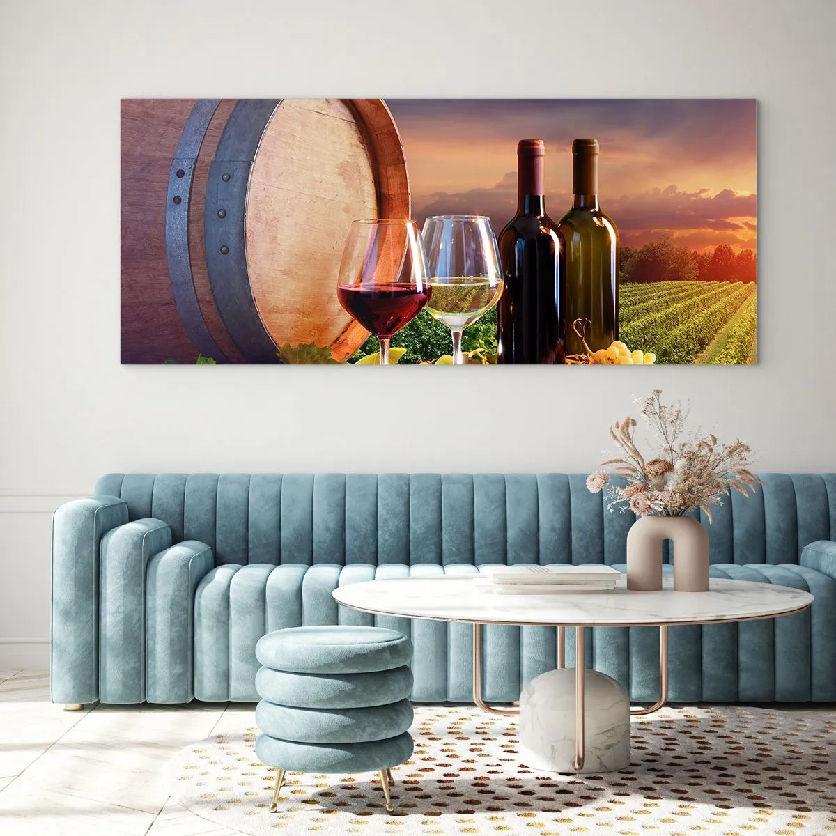 Impression sur verre - Image sur verre - Du vin, des verres et un tonneau dans un paysage pittoresque - 120x50cm - Ici la vie a du goût - Décoration murale moderne pour le salon et la chambre ARTTOR
