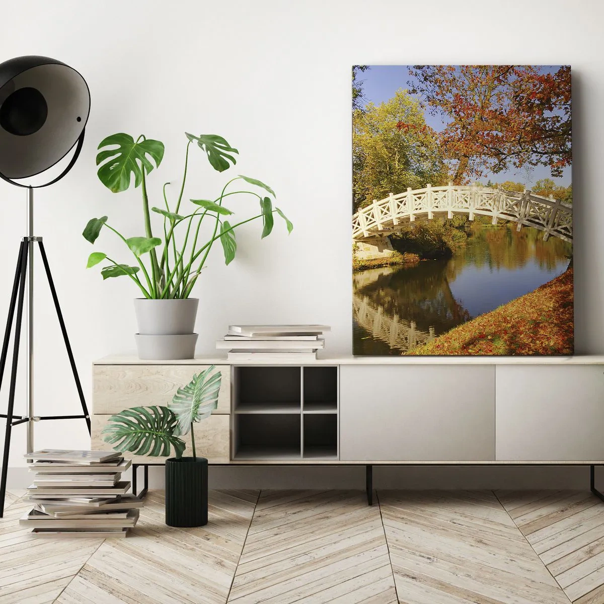 Impression sur toile - Image sur toile - Un pont dans un parc entouré de feuilles d'automne sur une eau calme - 70x100cm - Sur le pont blanc des soupirs - Décoration murale moderne pour le salon et la chambre ARTTOR