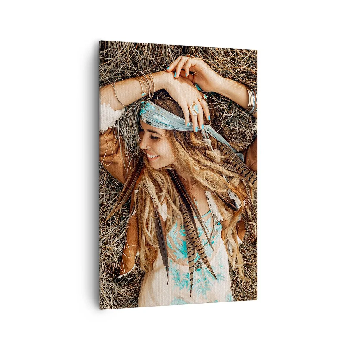 Impression sur toile - Image sur toile - Femme de style bohème allongée sur du foin - 80x120cm - En route vers les années d'amour - Décoration murale moderne pour le salon et la chambre ARTTOR