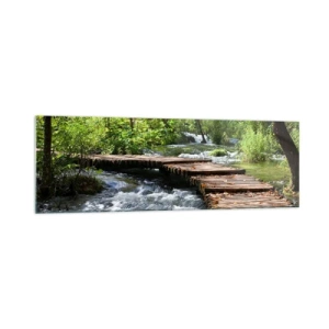 Impression sur verre - Image sur verre - Un pont en bois sur un ruisseau tumultueux entouré par la verdure de la forêt. - 160x50cm - Au-dessus de la cascade mousseuse - Décoration murale moderne pour le salon et la chambre ARTTOR