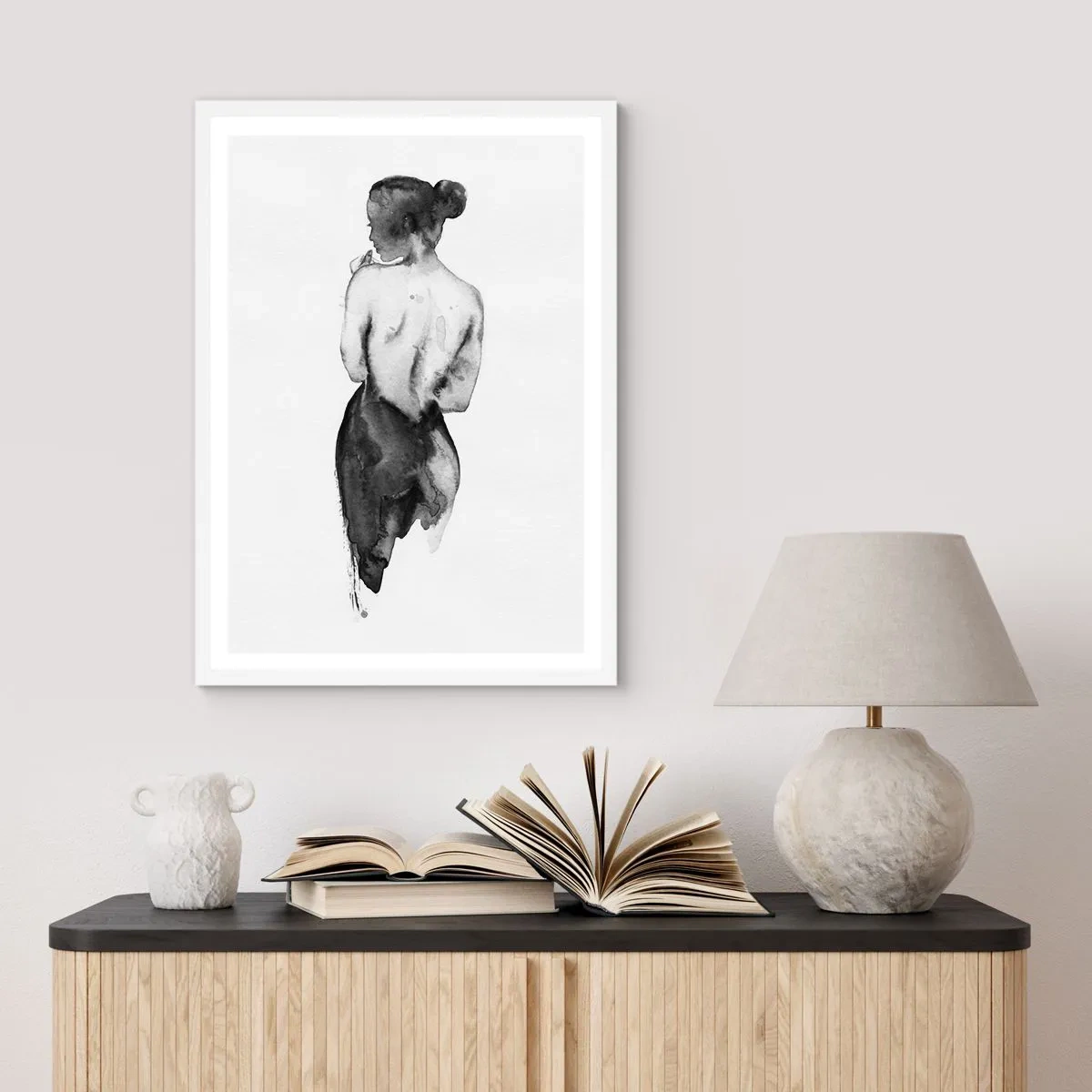 Affiche dans un cadre blanc - Poster - Auprès d'elle, le monde disparaît - 70x100 cm