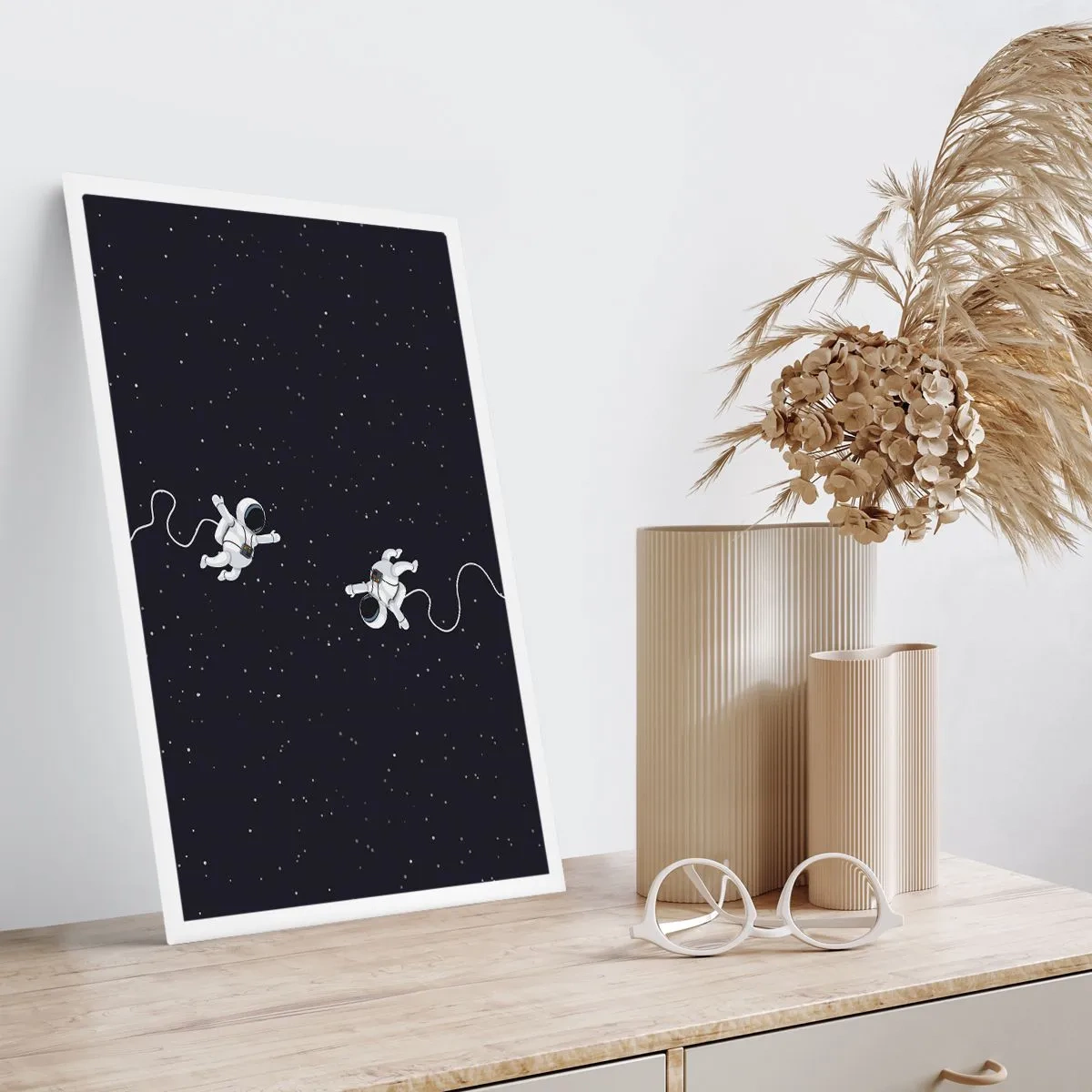 Affiche - Poster - Deux astronautes flottant dans l'espace - 50x70cm - Sortie cosmique - Décoration murale moderne pour le salon et la chambre ARTTOR