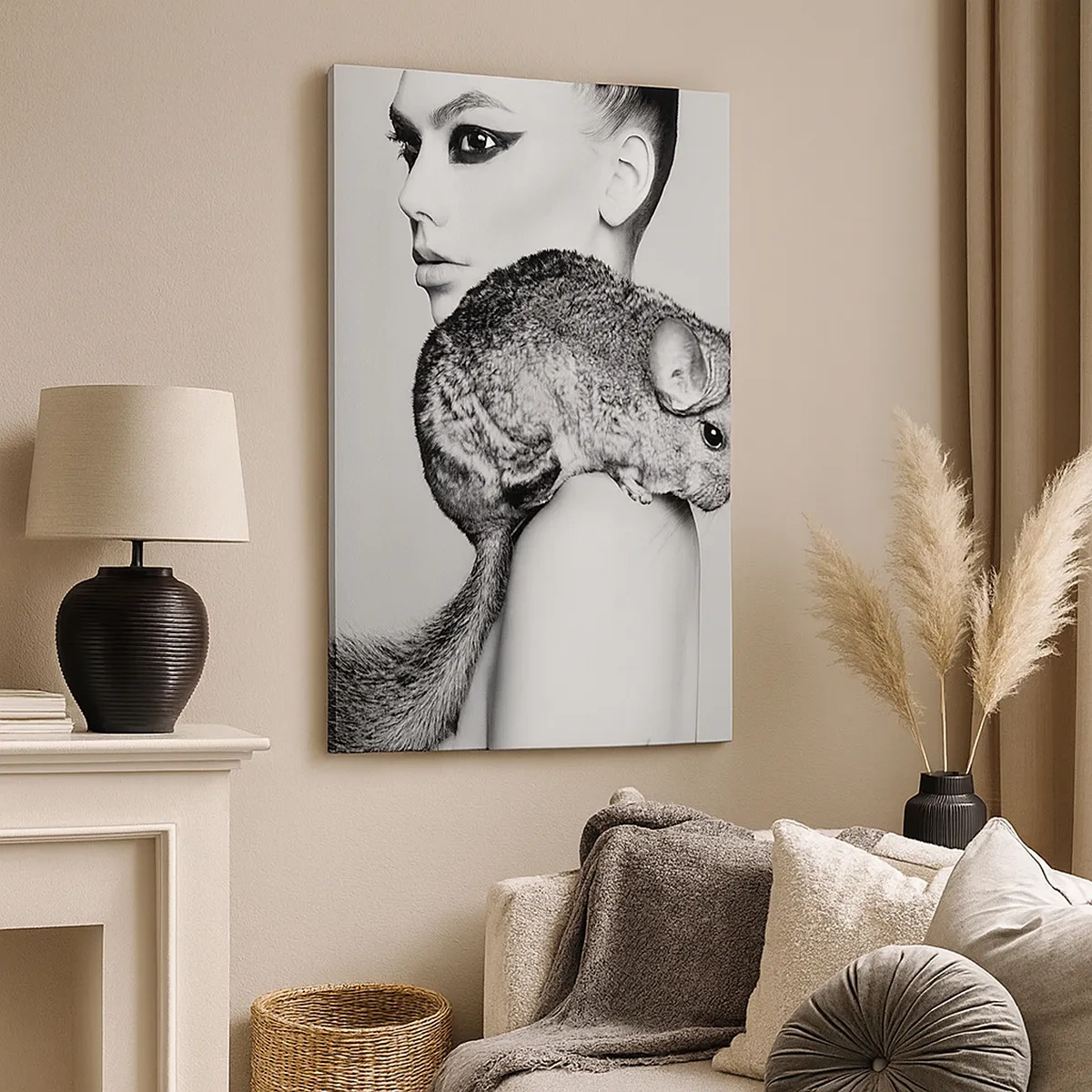 Impression sur toile - Image sur toile - Femme stylisée avec un chinchilla dans une élégante composition en noir et blanc - 50x70cm - Dame au chinchilla - Décoration murale moderne pour le salon et la chambre ARTTOR