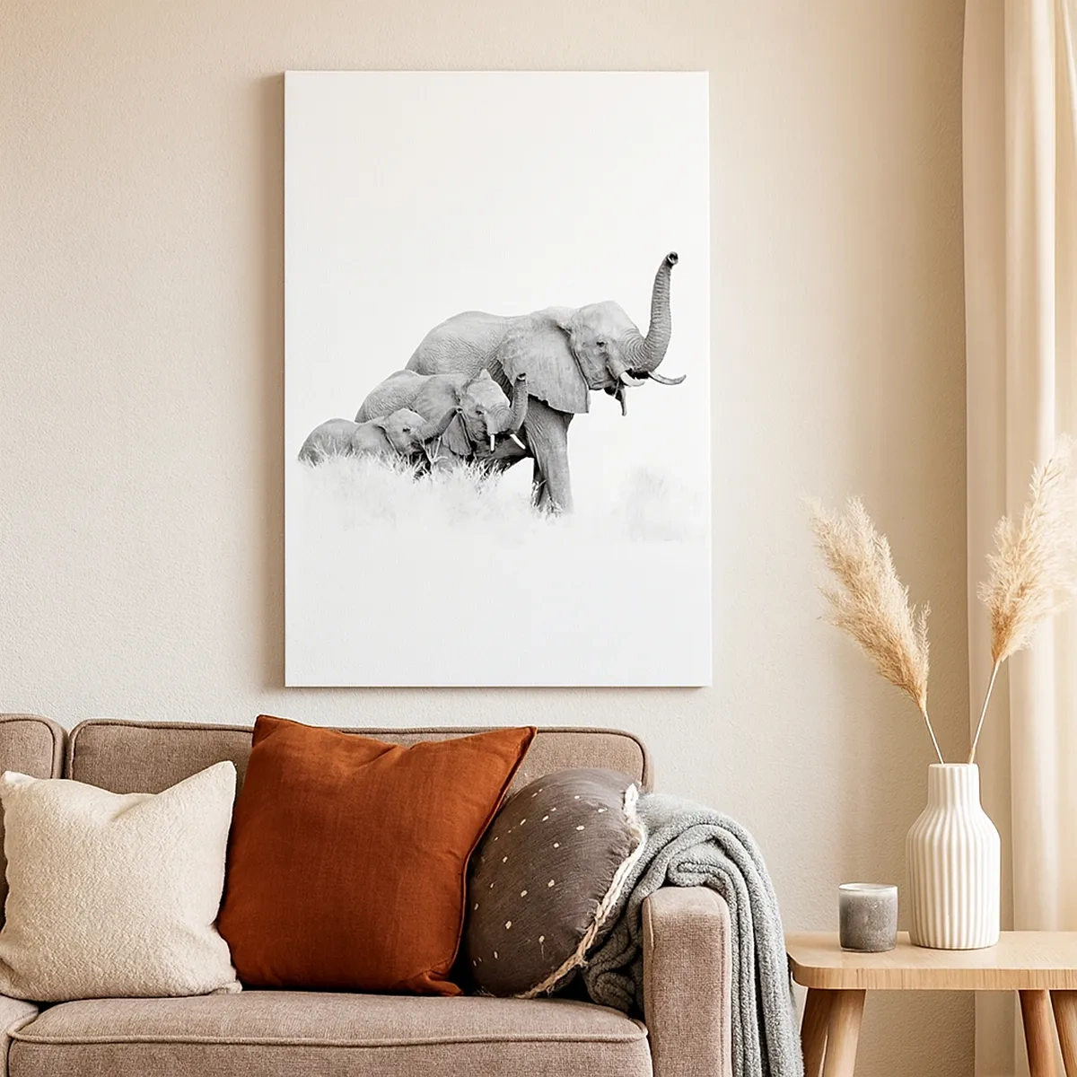Impression sur toile - Image sur toile - Une famille d'éléphants sur fond de paysage africain en noir et blanc. - 50x70cm - Un, deux, trois - Décoration murale moderne pour le salon et la chambre ARTTOR