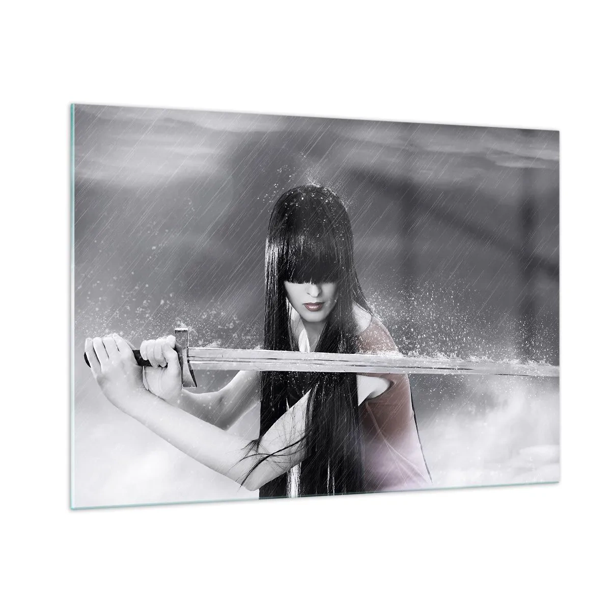 Impression sur verre - Image sur verre - Une femme avec une épée sous la pluie sur un fond monochrome. - 100x70cm - Belle et dangereuse - Décoration murale moderne pour le salon et la chambre ARTTOR