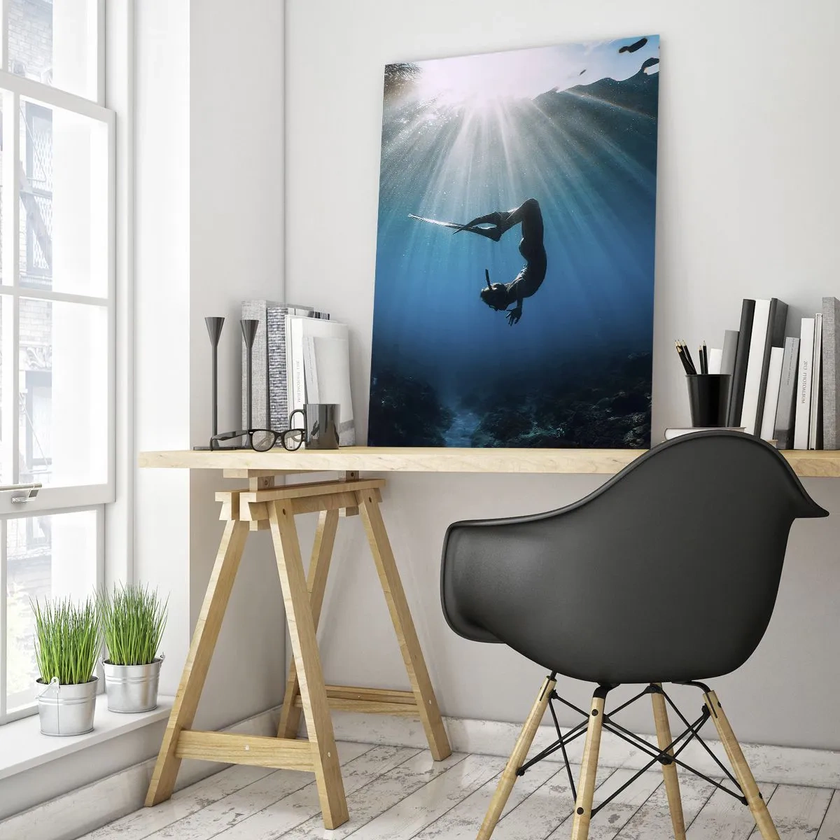 Impression sur verre - Image sur verre - Un plongeur flottant dans un faisceau de lumière sous l'eau - 80x120cm - Dans sous-marine - Décoration murale moderne pour le salon et la chambre ARTTOR