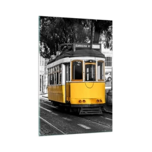 Impression sur verre - Image sur verre - Un tramway jaune sur fond de rue en noir et blanc - 80x120cm - Et du fado en arrière-plan - Décoration murale moderne pour le salon et la chambre ARTTOR