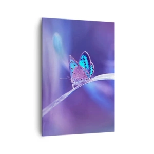 Impression sur toile - Image sur toile - Un délicat papillon bleu sur une tige dans une lumière violette - 70x100cm - Un joyau de la nature - Décoration murale moderne pour le salon et la chambre ARTTOR